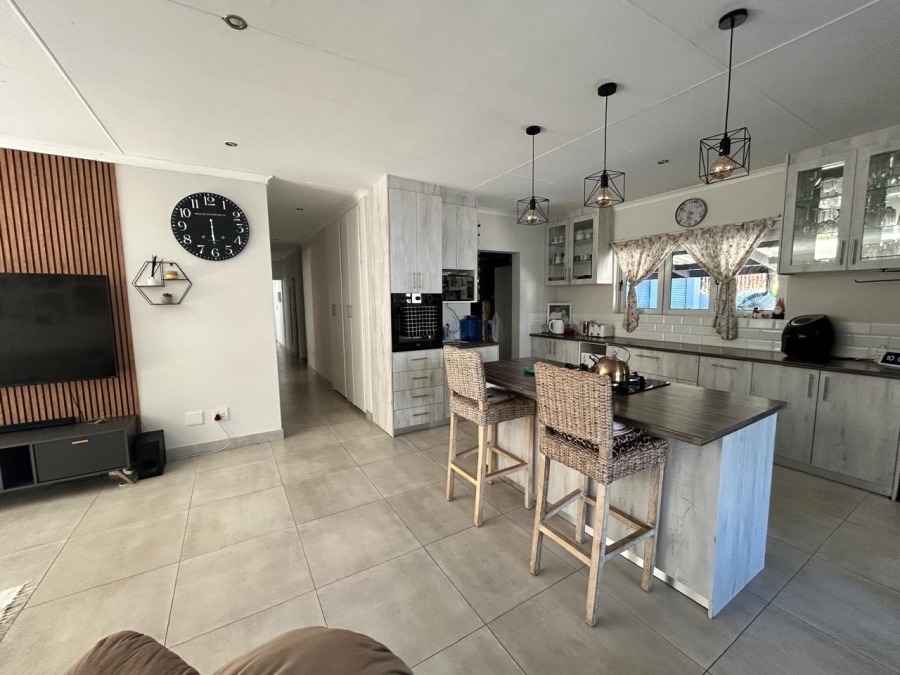 5 Bedroom Property for Sale in Sunrise On Sea Eastern Cape
